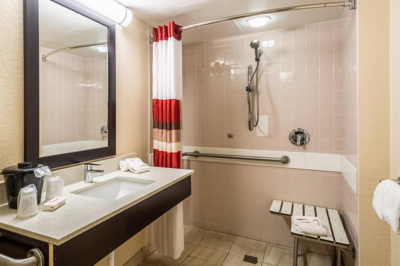 Red Roof Inn Tampa Bay - Αγία Πετρούπολη Εξωτερικό φωτογραφία